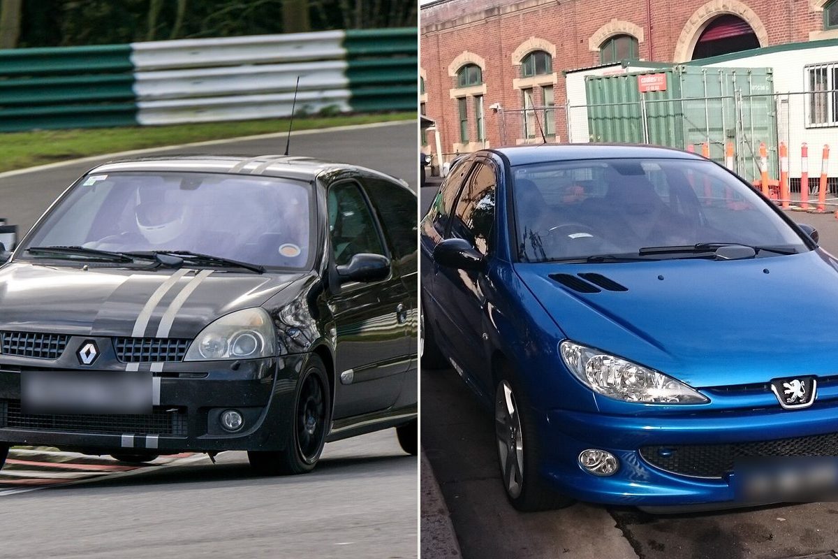 A la izquierda, un Renault Clio Sport 182 negro en un circuito; a la derecha, un Peugeot 206 GTi 180 azul aparcado en la calle.
